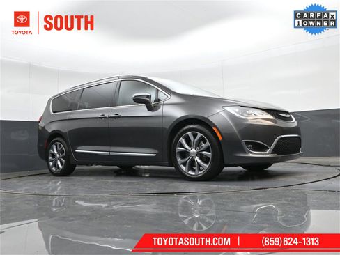 Used 2020 Chrysler Pacifica Limited image 33