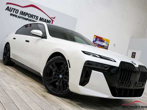 Used 2023 BMW 760i xDrive image 26