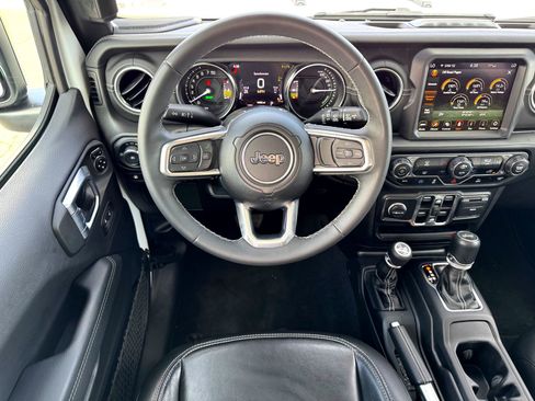 Used 2023 Jeep Wrangler Unlimited Sahara image 22