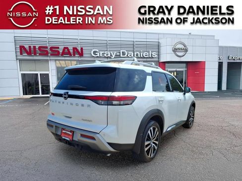 Certified 2025 Nissan Pathfinder Platinum w/ Cargo Package FWD image 8