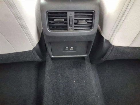 Used 2023 Nissan Rogue SV image 13