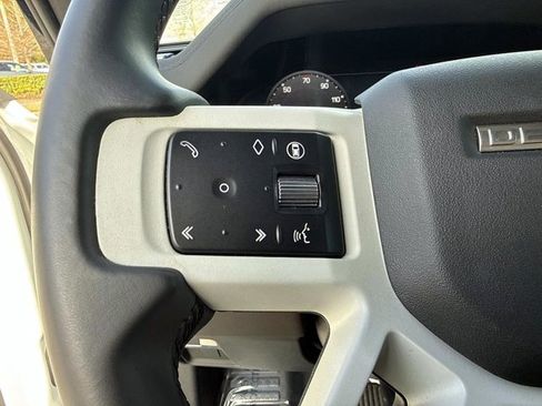 Used 2024 Land Rover Defender 130 X-Dynamic SE image 32