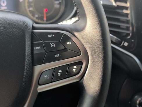 Used 2022 Jeep Cherokee Limited AWD/4WD image 15