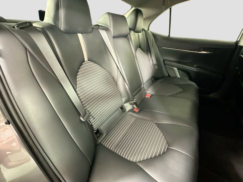 Used 2020 Toyota Camry SE image 25