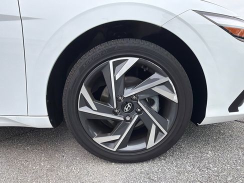 Certified 2025 Hyundai Elantra SEL image 12