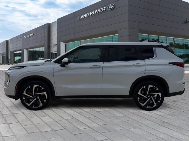 Used 2022 Mitsubishi Outlander ES FWD image 2