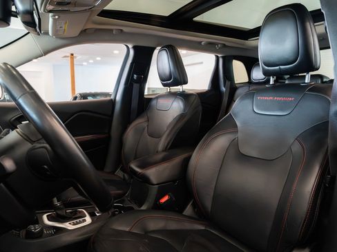 Used 2015 Jeep Cherokee Trailhawk w/ Comfort/Convenience Group image 18