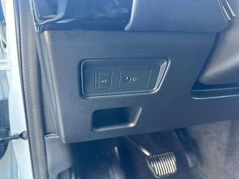 Used 2017 Land Rover Discovery HSE Luxury image 27