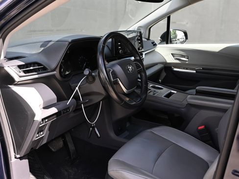 Used 2022 Toyota Sienna XLE w/ XLE Plus Package FWD image 20