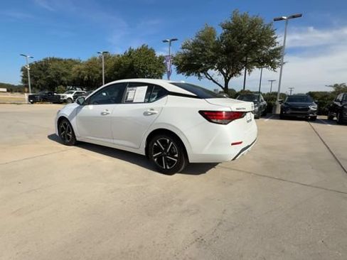 Used 2025 Nissan Sentra SV FWD image 6