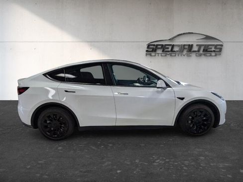 Used 2022 Tesla Model Y Long Range AWD/4WD image 11