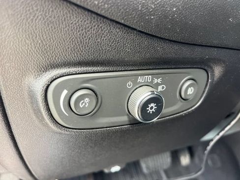 Used 2018 Chevrolet Equinox Premier FWD image 15
