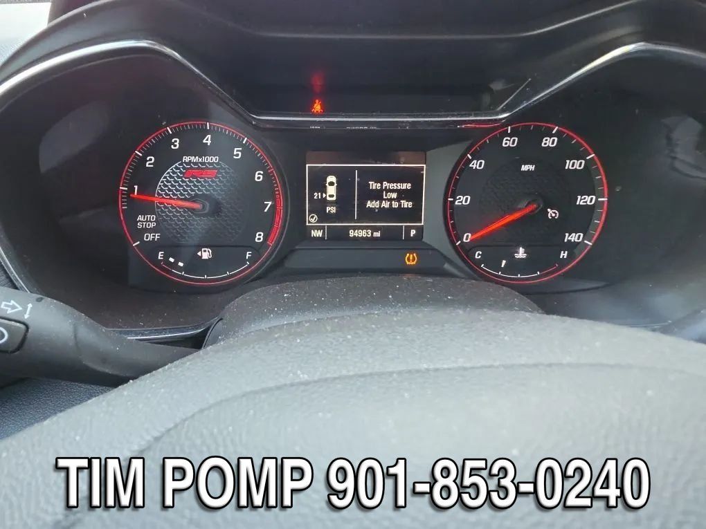 Used 2023 Chevrolet TrailBlazer RS w/ Sun and Liftgate Package FWD image 2