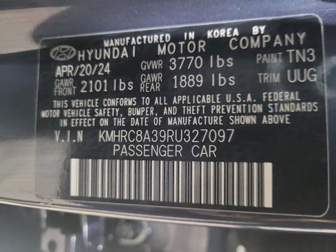 Used 2024 Hyundai Venue Limited image 33