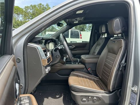 Used 2025 GMC Yukon XL Denali Ultimate AWD/4WD image 2