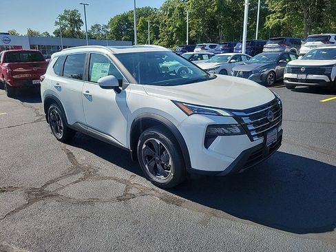 New 2026 Nissan Rogue SV w/ SV Premium Package AWD/4WD image 9