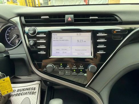 Used 2018 Toyota Camry LE FWD image 15