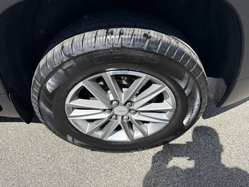 Used 2023 Chevrolet Traverse LT AWD/4WD image 45