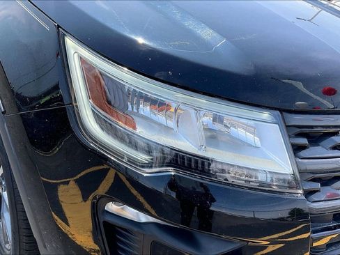 Used 2018 Ford Explorer XLT w/ Equipment Group 202A AWD/4WD image 29