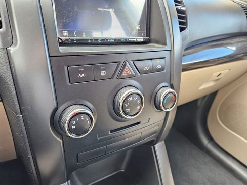 Used 2011 Kia Sorento LX image 22