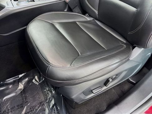 Used 2022 Ford Explorer XLT w/ Equipment Group 202A AWD/4WD image 19
