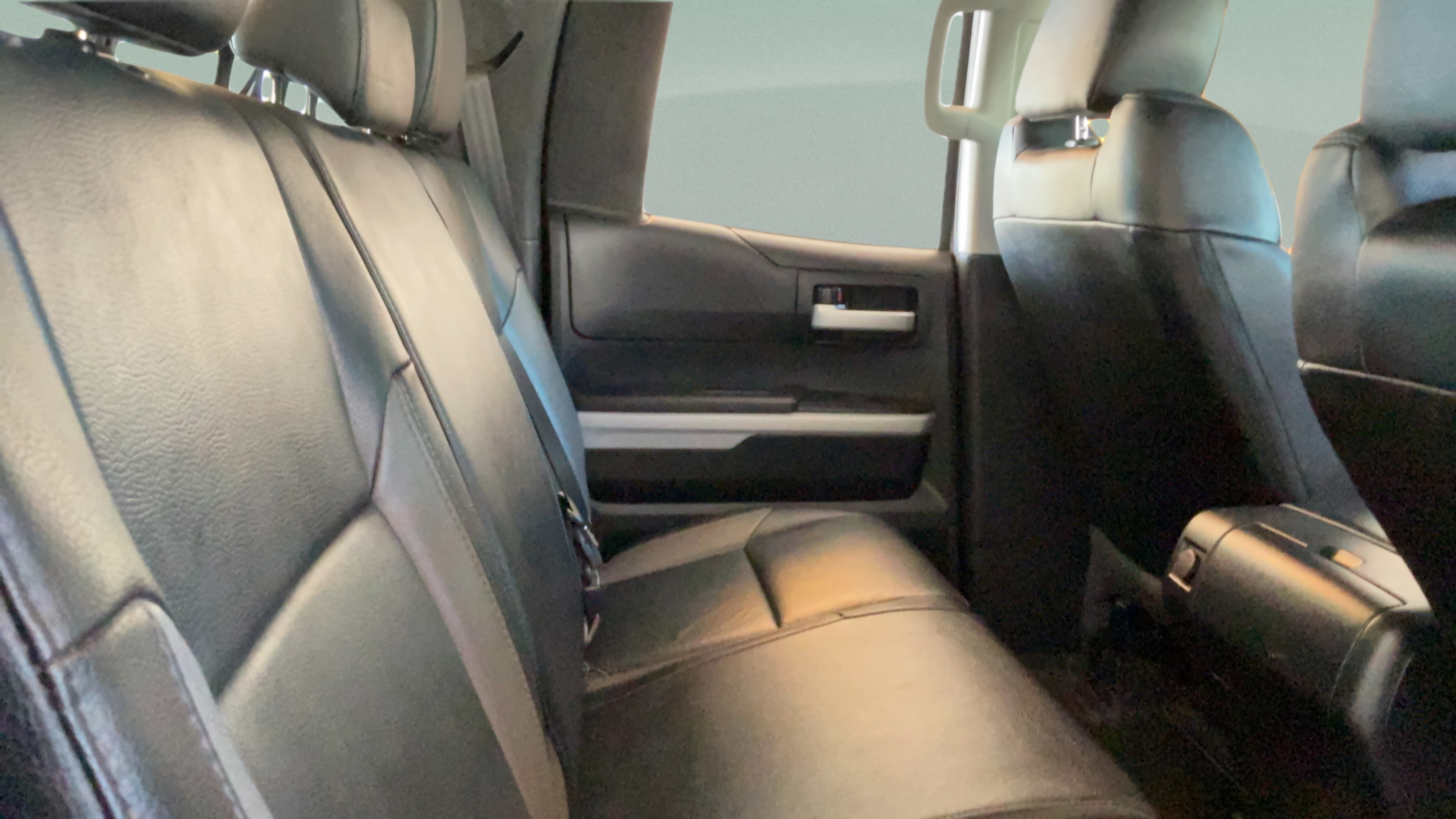 Used 2018 Toyota Tundra Limited w/ Limited Premium Package AWD/4WD image 30
