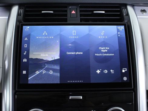 Used 2025 Land Rover Discovery Dynamic SE image 27