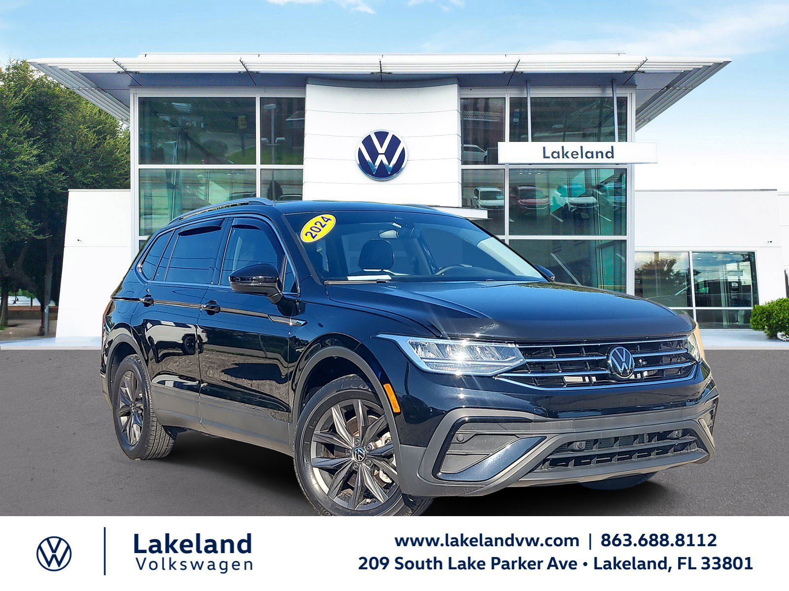 Used 2024 Volkswagen Tiguan SE FWD image 1