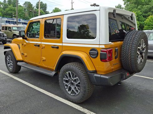 New 2026 Jeep Wrangler Unlimited Sahara w/ Whitecap Package AWD/4WD image 4