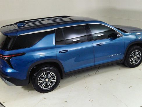 Used 2025 Chevrolet Traverse LT w/ Driver Confidence Package image 22