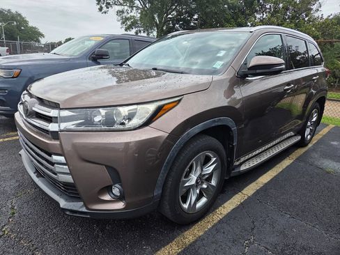 Used 2019 Toyota Highlander Limited FWD image 6