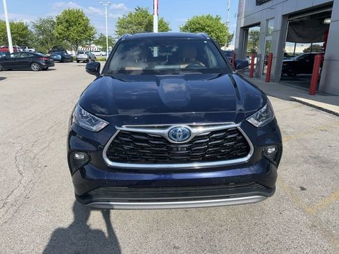 Used 2021 Toyota Highlander Platinum image 4