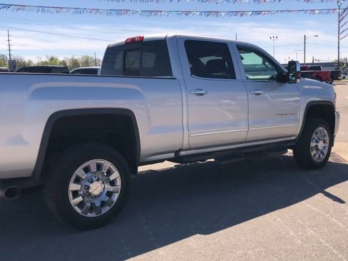 Used 2018 GMC Sierra 2500 Denali w/ Duramax Plus Package AWD/4WD image 8