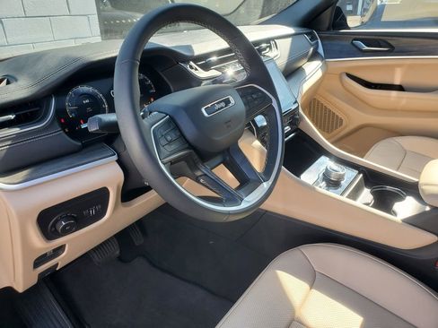 Used 2024 Jeep Grand Cherokee L Limited w/ Luxury Tech Group II AWD/4WD image 12