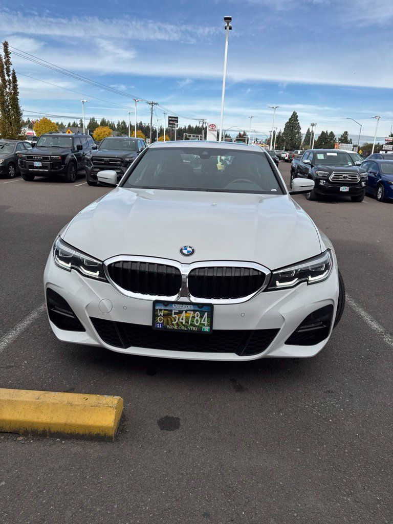 Used 2020 BMW 330i Sedan w/ M Sport Package RWD image 13