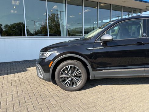 Used 2024 Volkswagen Tiguan SE FWD image 9
