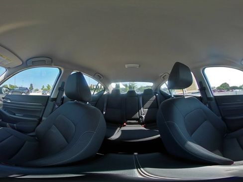 Used 2025 Nissan Altima 2.5 SV FWD image 42
