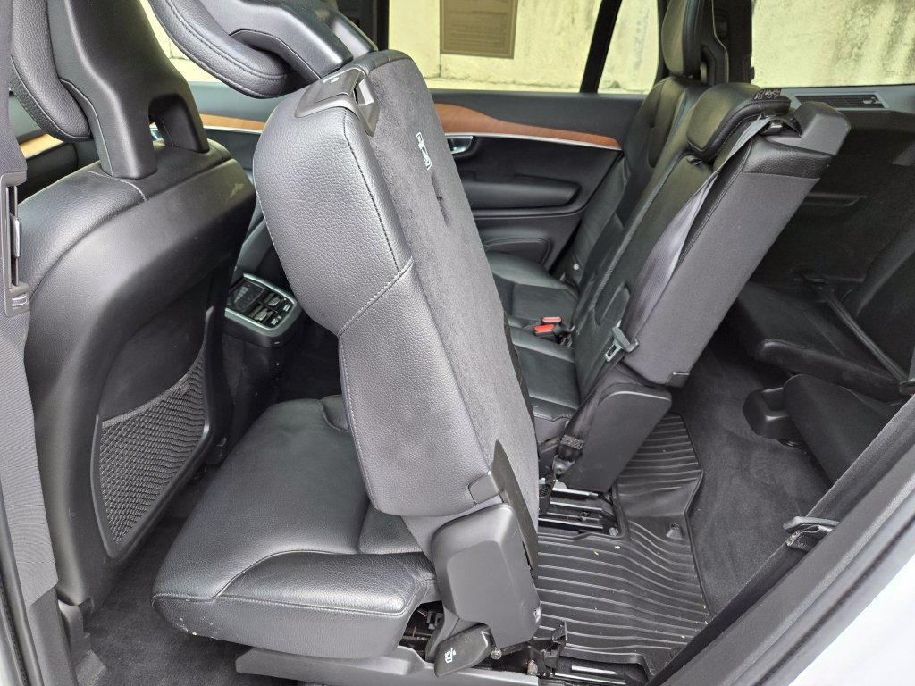 Used 2021 Volvo XC90 T6 Momentum w/ Advanced Package AWD/4WD image 32