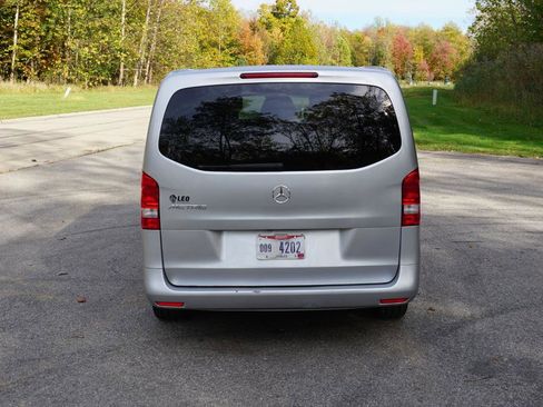 Used 2016 Mercedes-Benz Metris Passenger image 4