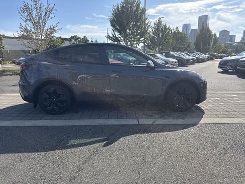 Used 2023 Tesla Model Y Long Range AWD/4WD image 6
