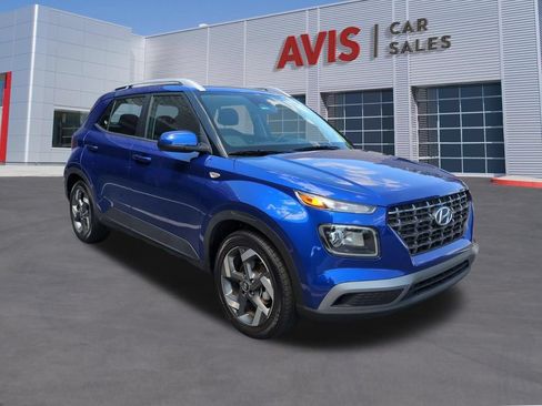 Used 2025 Hyundai Venue SEL FWD image 3