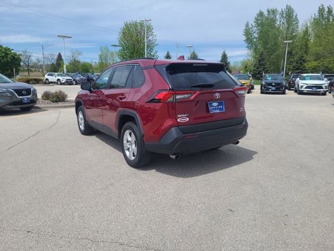 Used 2021 Toyota RAV4 XLE w/ XLE Grade Weather Package AWD/4WD image 4