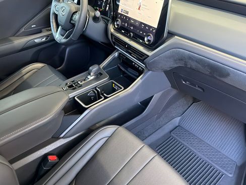 Used 2025 Lexus TX 500h AWD w/ Technology Package image 21