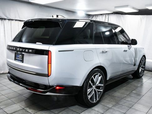Used 2025 Land Rover Range Rover SE image 6