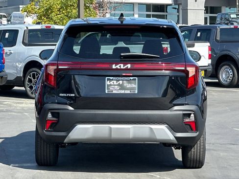 New 2026 Kia Seltos LX FWD image 5