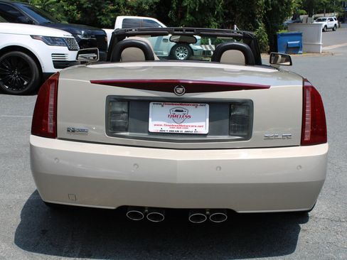 Used 2006 Cadillac XLR image 14