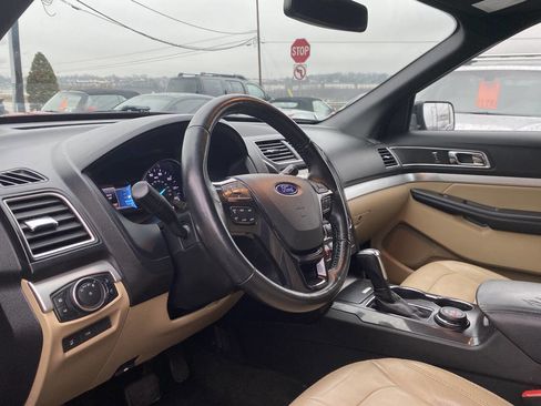Used 2017 Ford Explorer XLT w/ Equipment Group 202A image 13