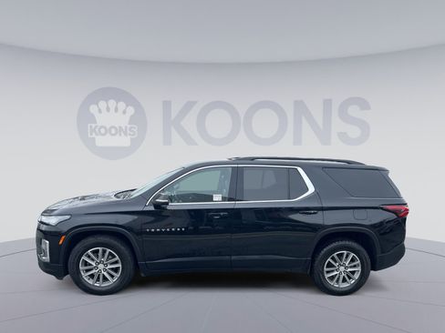 Used 2023 Chevrolet Traverse LT image 2