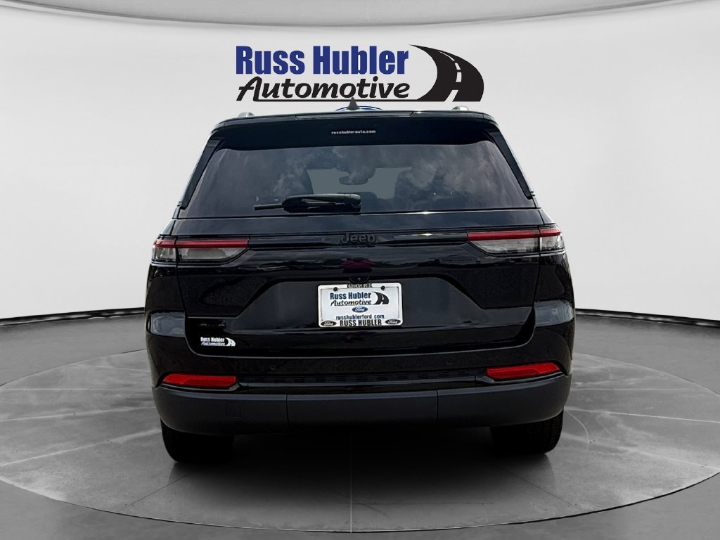 Used 2023 Jeep Grand Cherokee Altitude AWD/4WD image 4