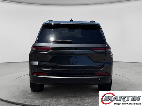 Used 2024 Jeep Grand Cherokee Altitude AWD/4WD image 6
